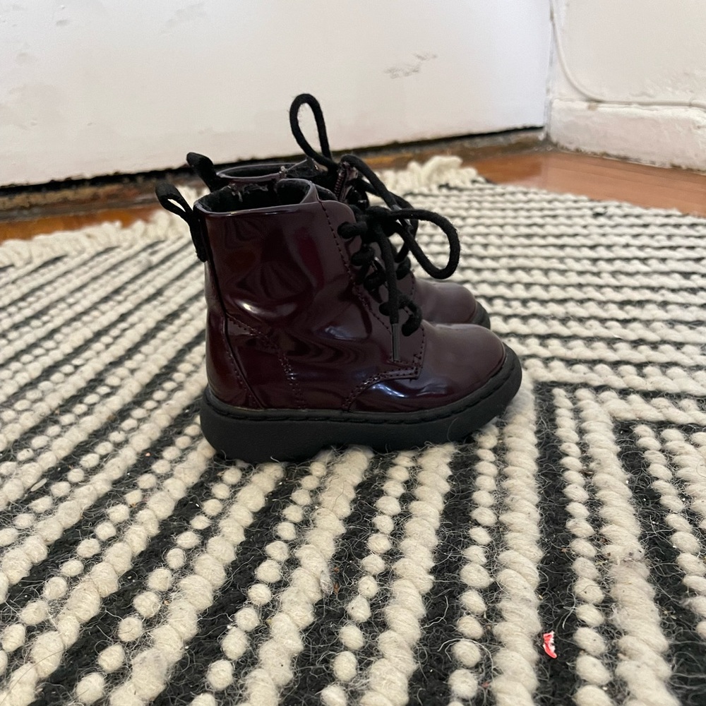 Zara infant booties in burgundy Patent leather